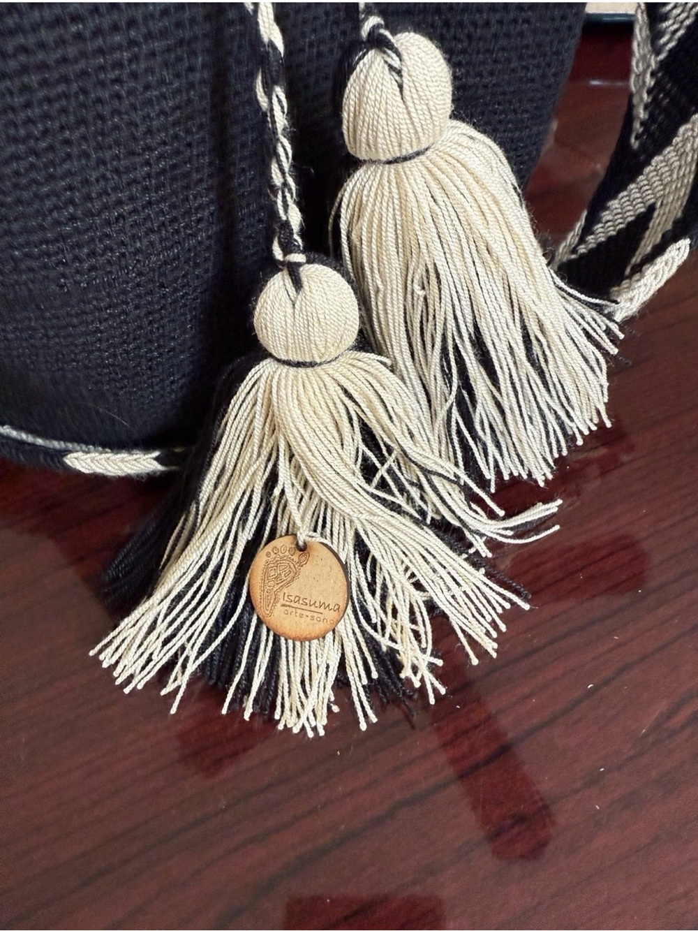 NWT Large Isasuma Wayuu Mochila Crossbody Bag Black Cream Handwoven Boho Bucket - Picture 5 of 7